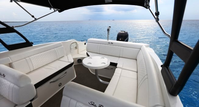 Sea Ray 28ft fast boat with exterior sitting | Deluxe Private Boats Cozumel