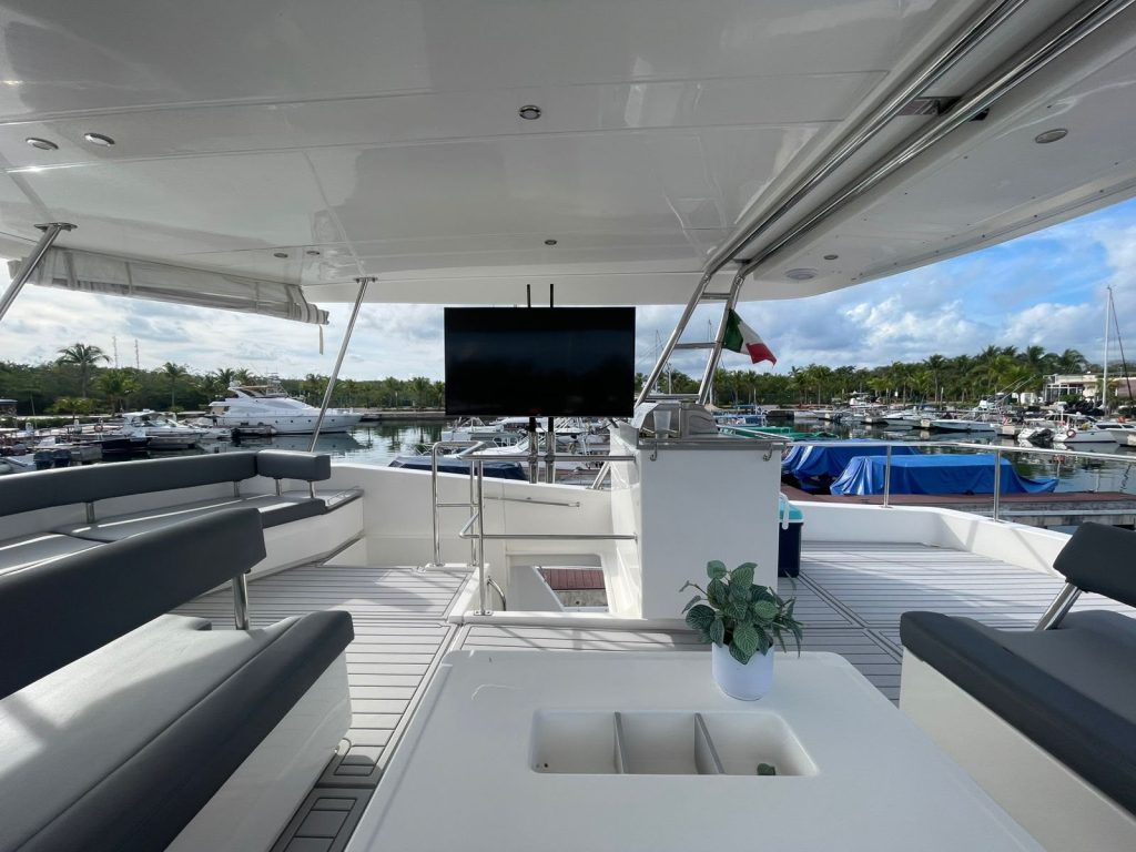 Flybridge lounge with shade and a TV
