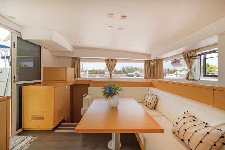 Lagoon 40 Exile salon and dining area