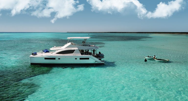 Leopard 51 Gitana anchored in turquoise Cozumel water