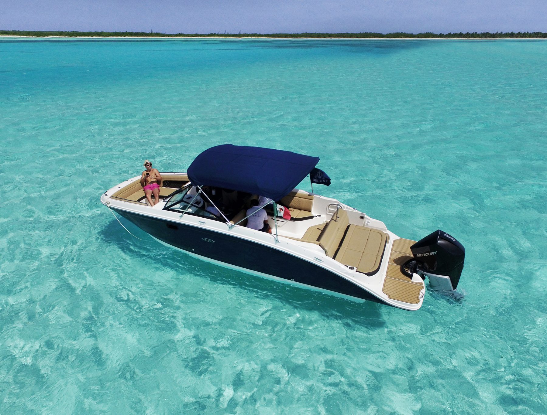 Sea Ray 27 Luxury private charter in Cozumel with guests onboard