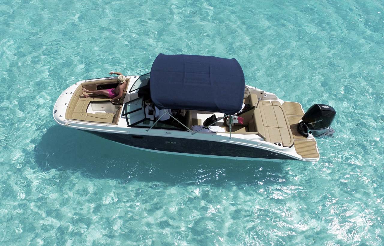 Aerial view of the Sea Ray 27 charter boat, Cozumel
