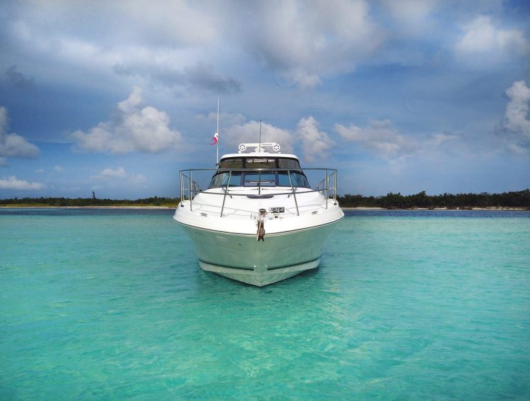 Sea Ray 40 Mint private yacht charter in Cozumel, front view