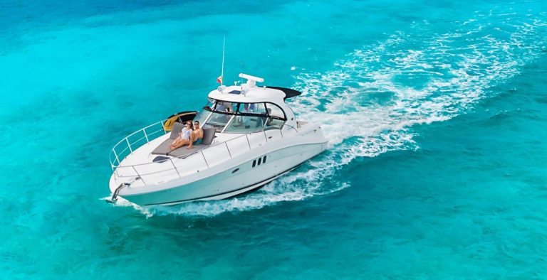 Aerial view of the Sea Ray 40 Mint cruising near Cozumel