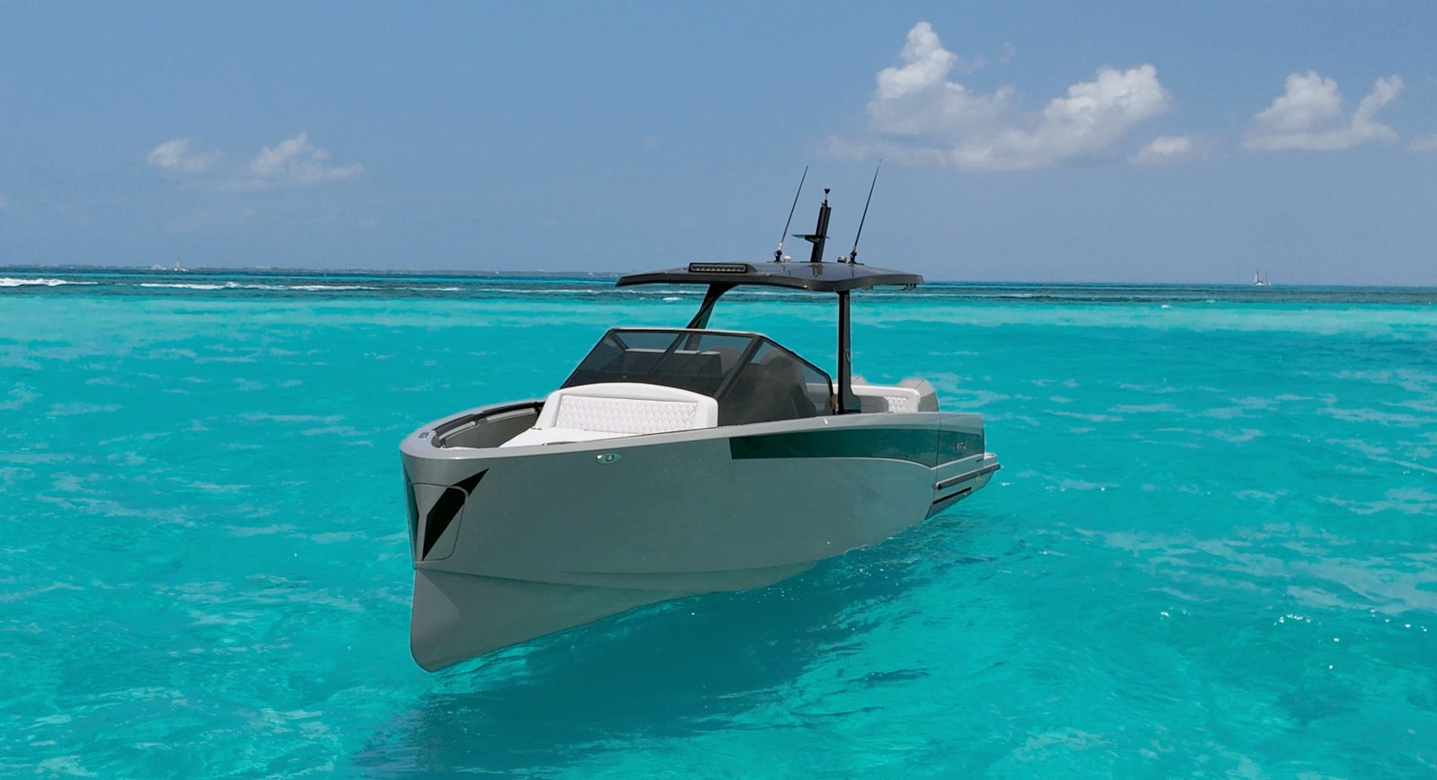 Virtue 32 three-quarter front view, Cozumel private charter